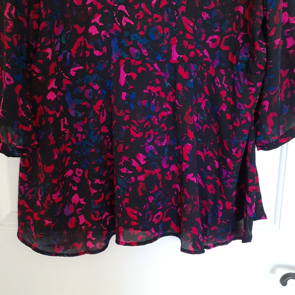 Torrid Georgette Tie-Front Blouse in Leopard Black Pink Red Size 2/Size 2X - Picture 7 of 15